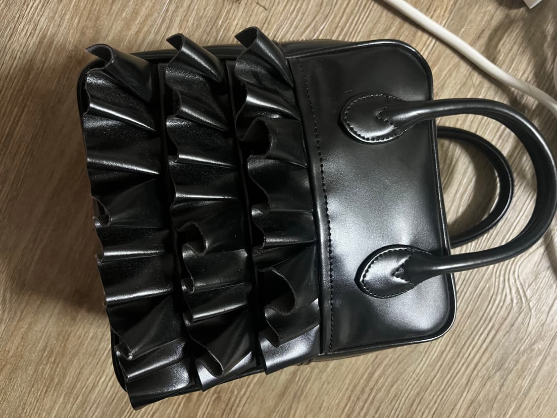 꼼데가르송 프릴백 상품이미지2