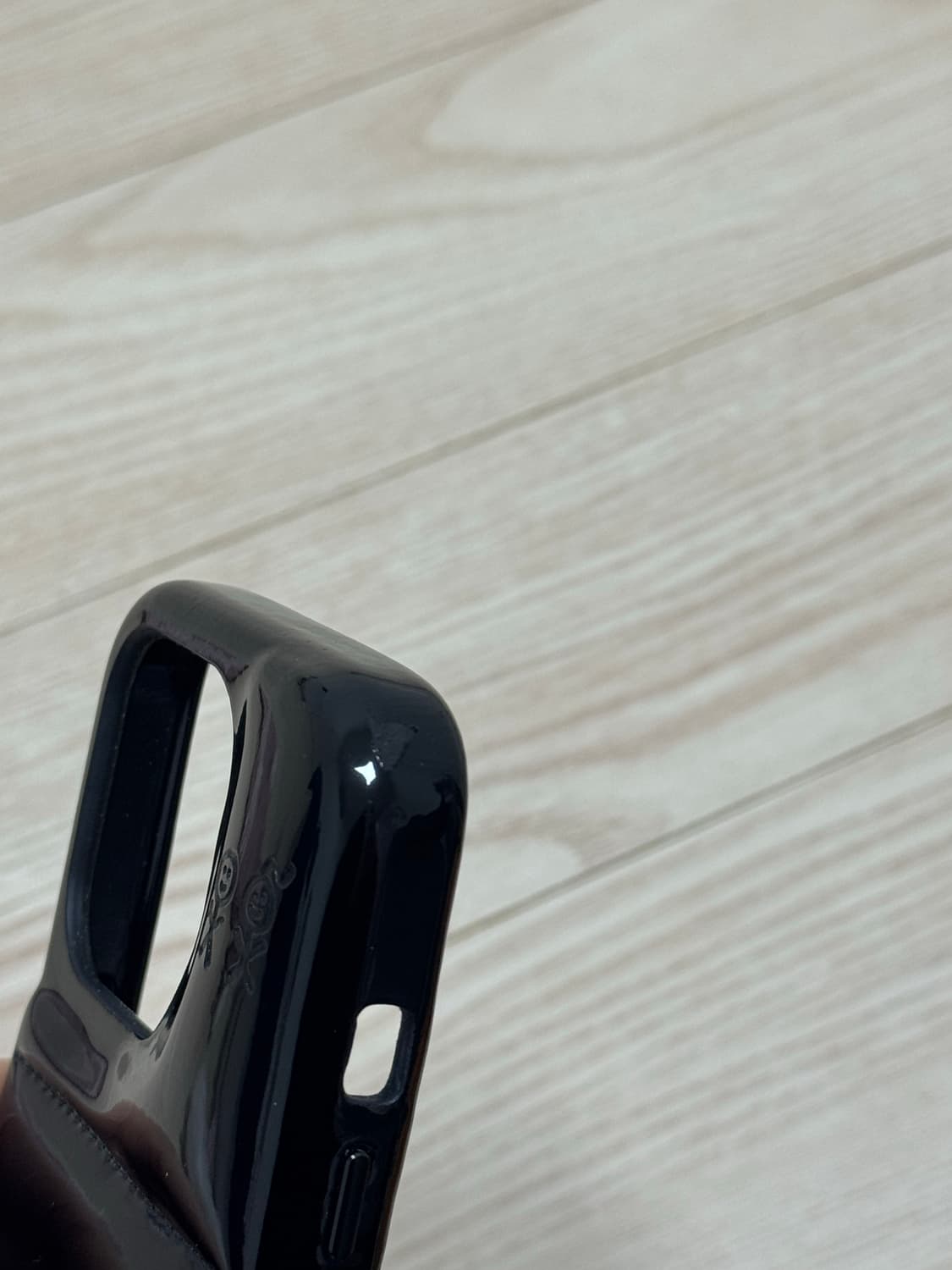 어반소피스티케이션 푸퍼 블랙 아이폰 15프로 케이스 상품이미지3