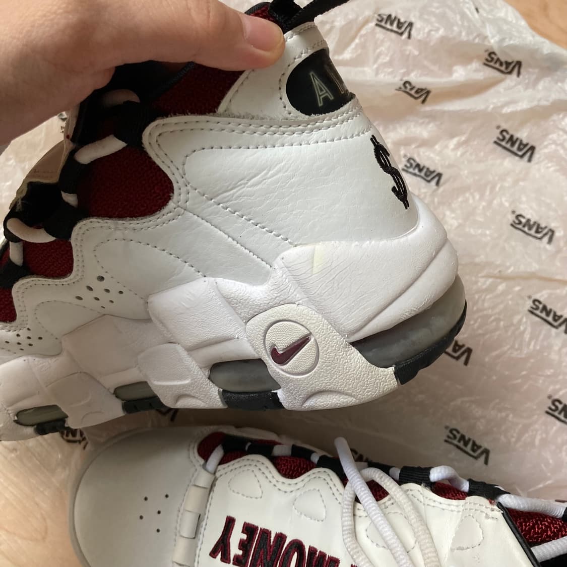 나이키 에어 모어 머니 화이트 블랙 팀레드  상품이미지2