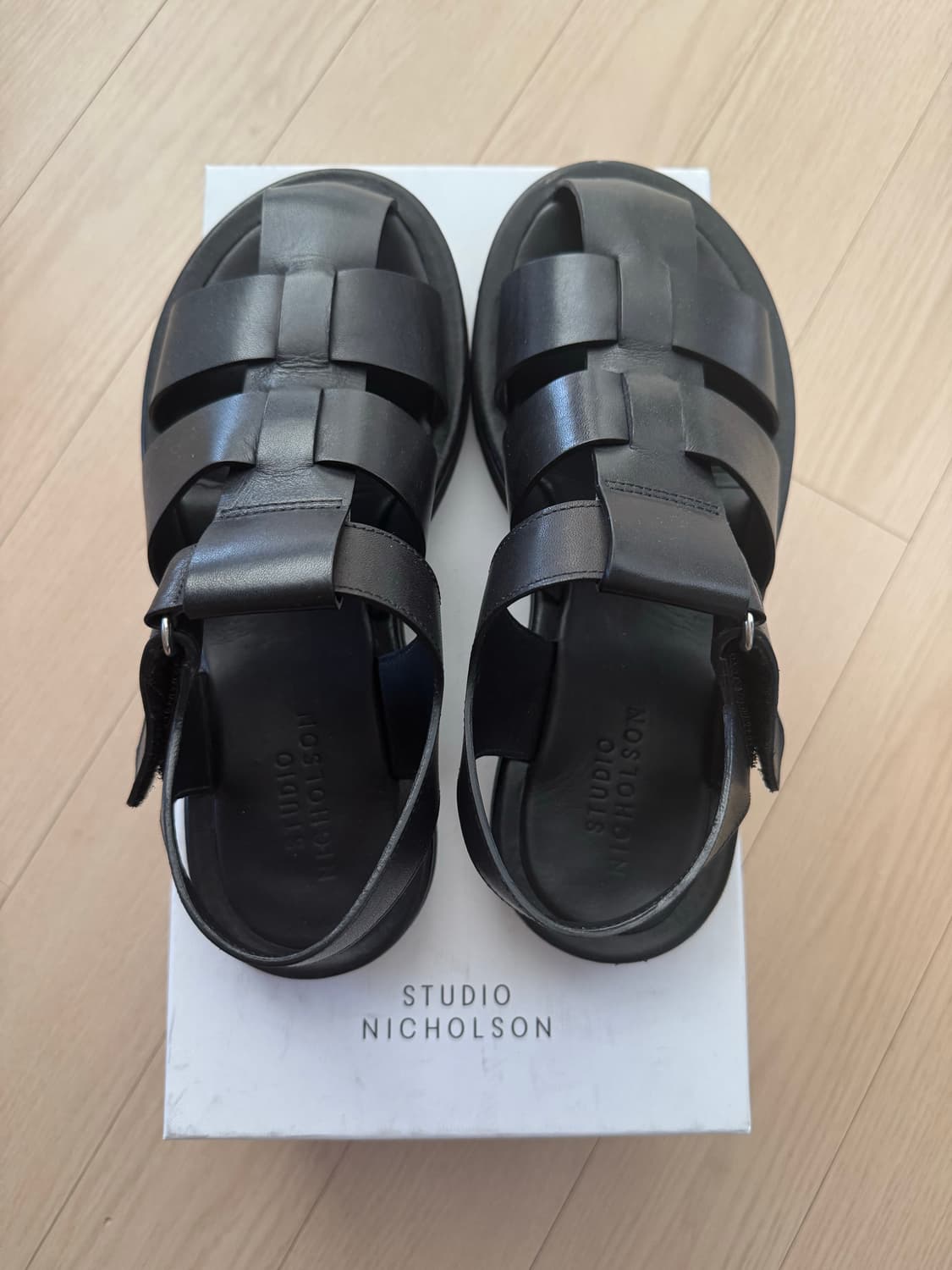 스튜디오니콜슨 블랙 카시우스 샌들 상품이미지1