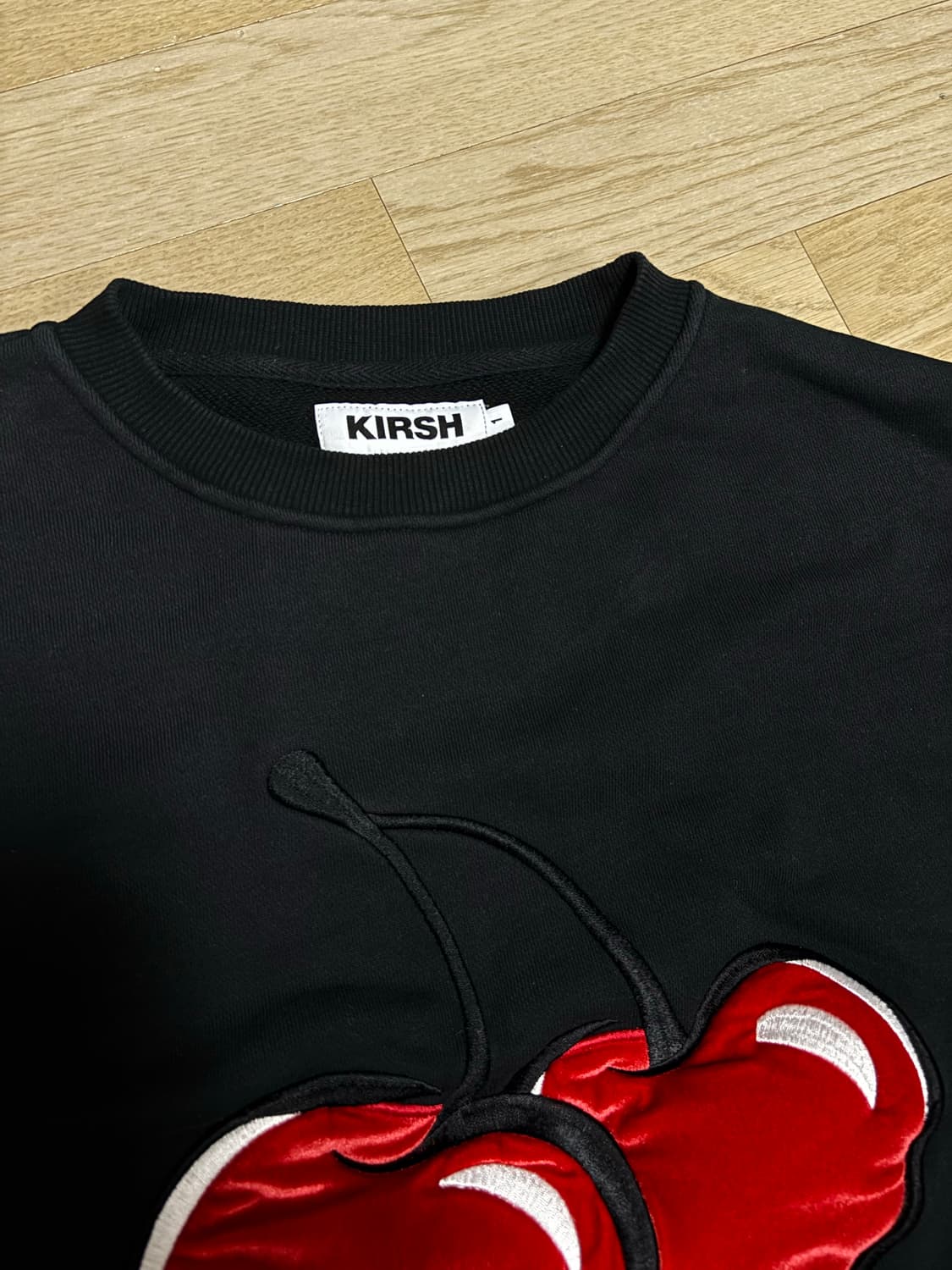 KIRSH 빅체리 벨벳 아플리케 맨투맨 상품이미지6