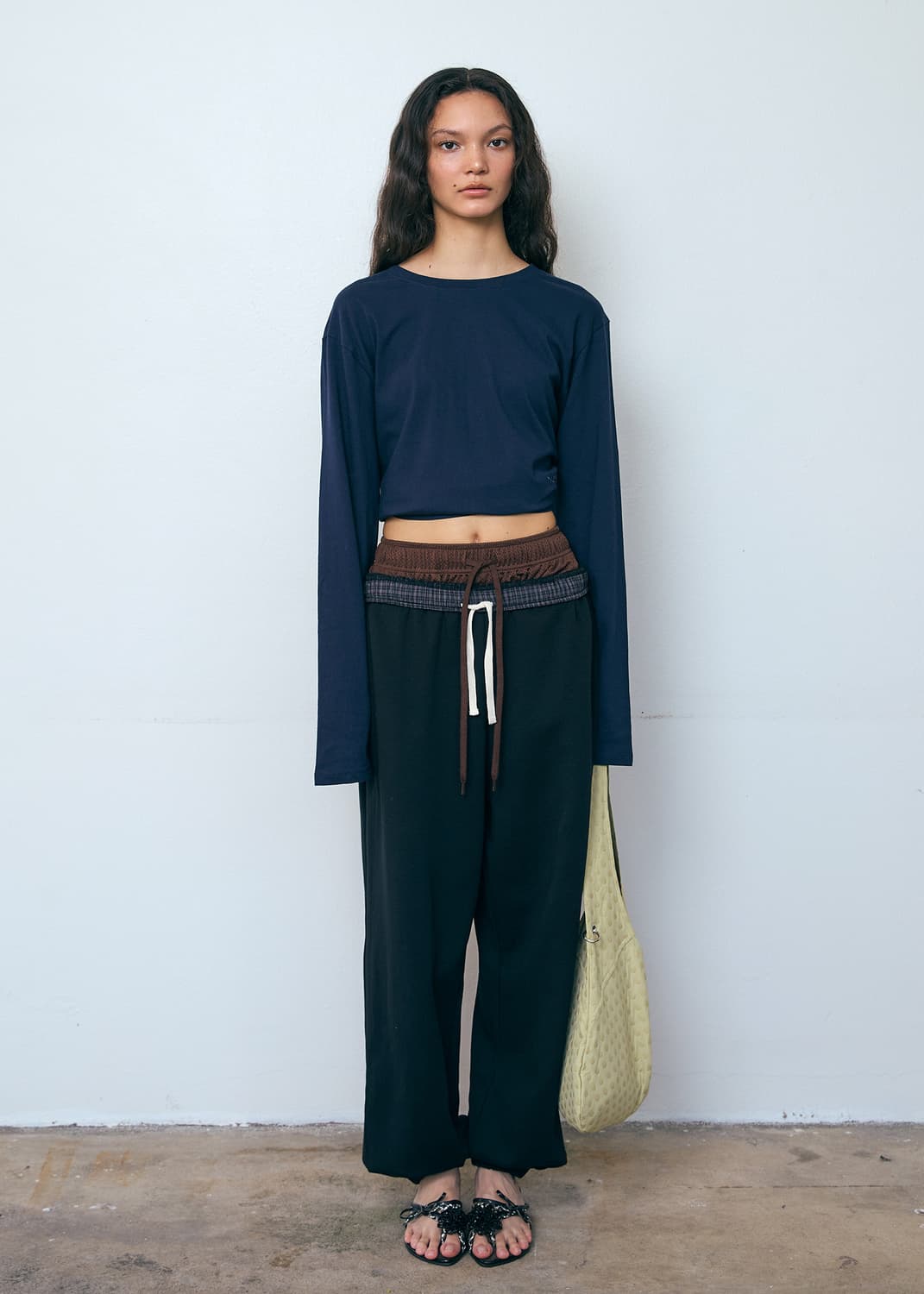 파이시스 턴업 웨이스트 조거팬츠 블랙 상품이미지2