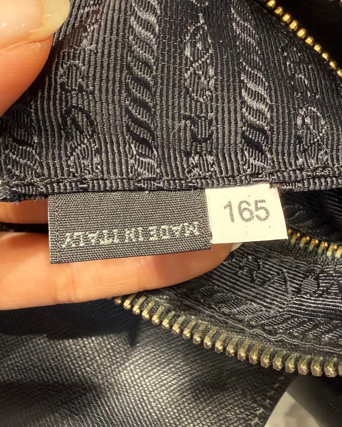 프라다 블랙 사피아노 포코노 크로스백 상품이미지9