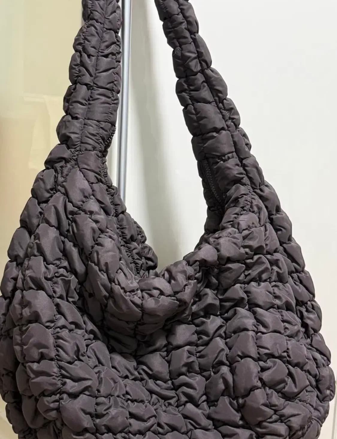 COS 코스 퀄팅백 오버사이즈 브라운(구름백 브라운) 상품이미지3