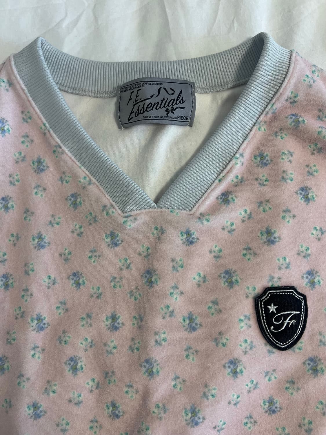 샵페어리 브이넥 플라워 테리 셔츠 v neck flower terry 상품이미지5