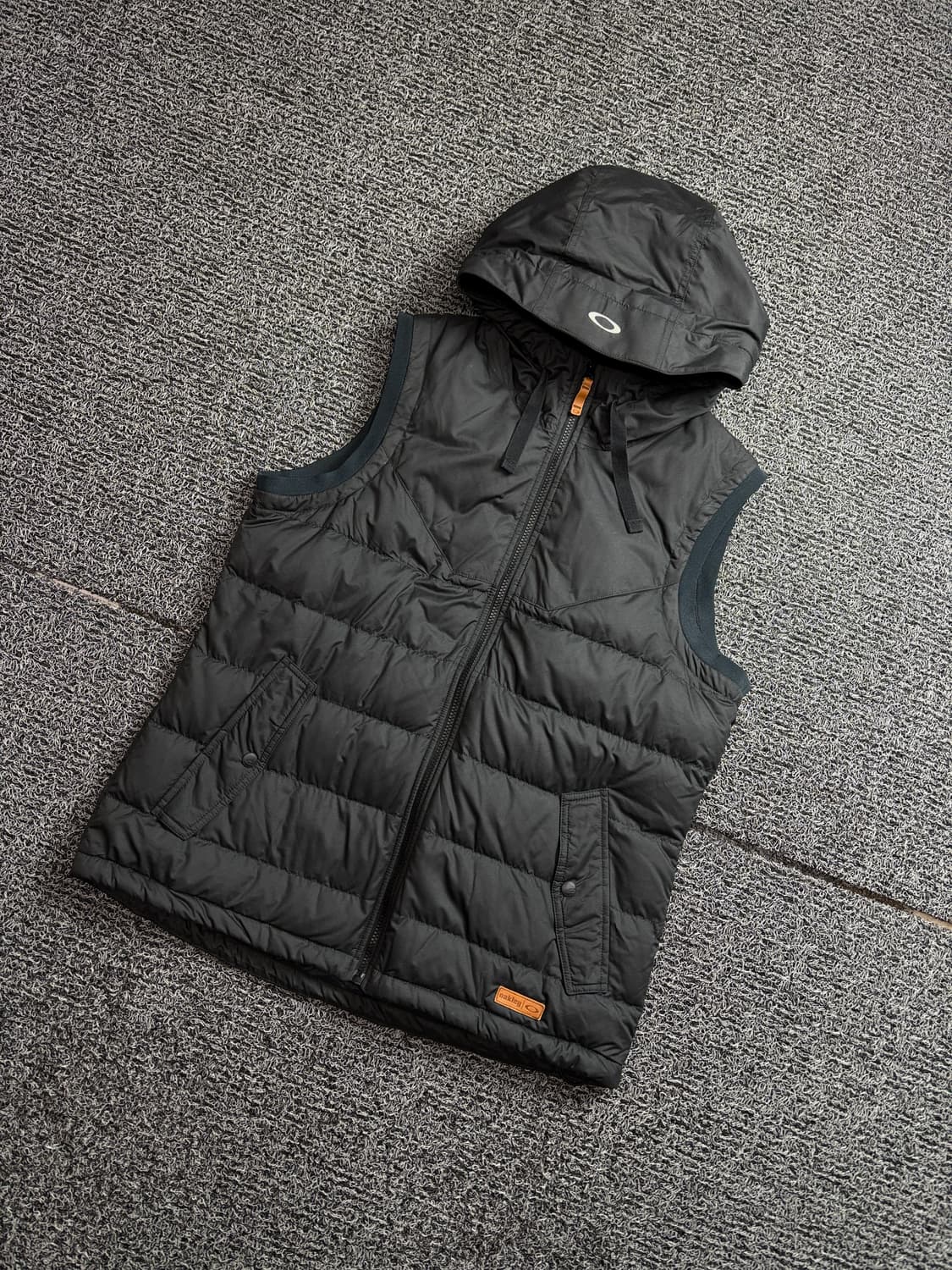 오클리 고프코어 경량 다운 후드 푸퍼 베스트 2131 상품이미지1