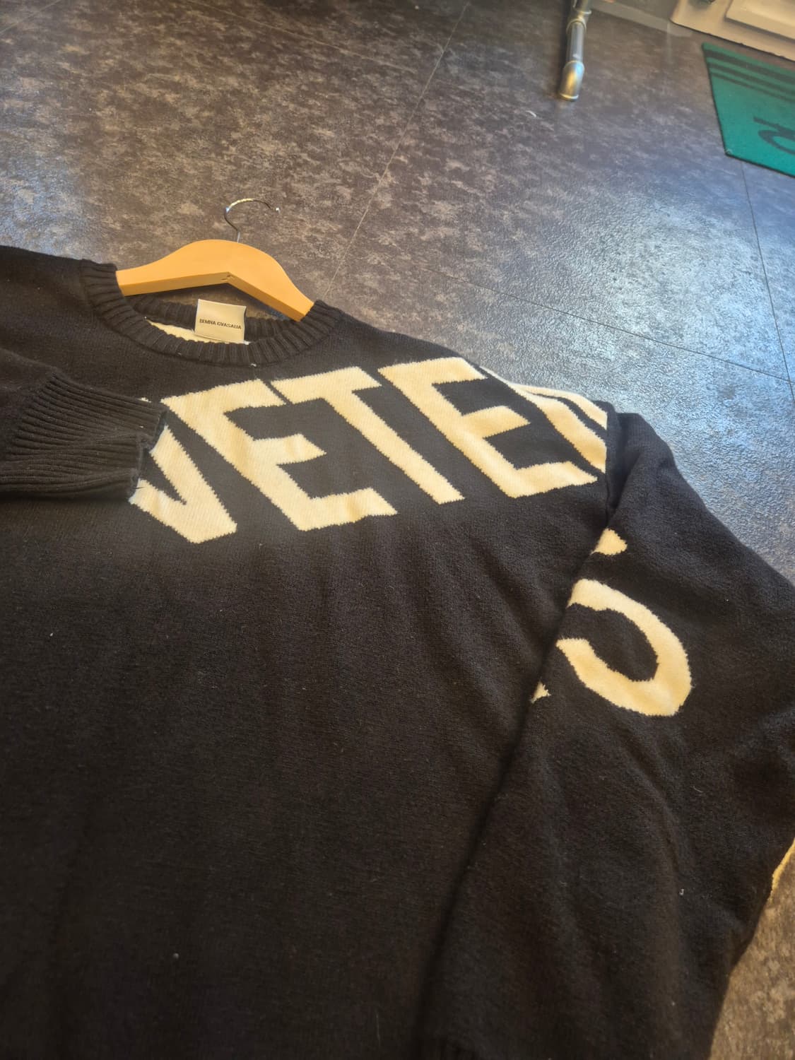 베트멍 로고 니트 블랙 XL 사이즈입니다 상품이미지4