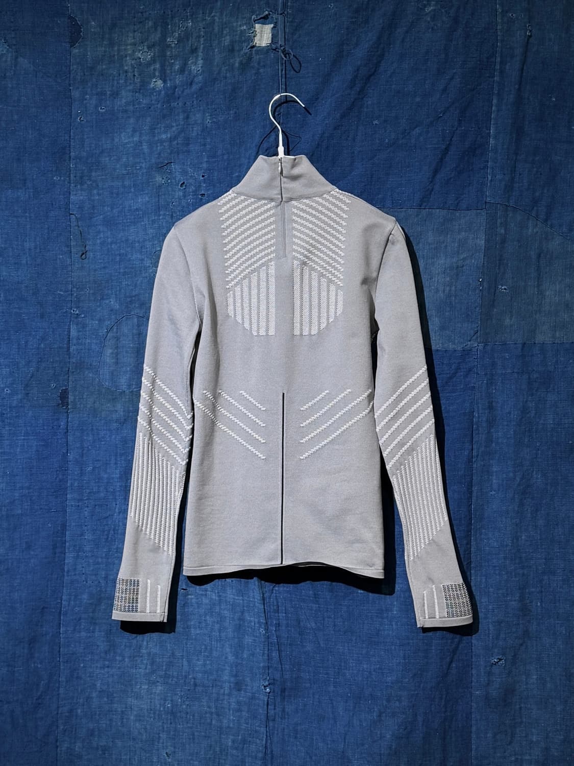 44 ) PRADA Embossed Techno Mock-Neck L/S 상품이미지6