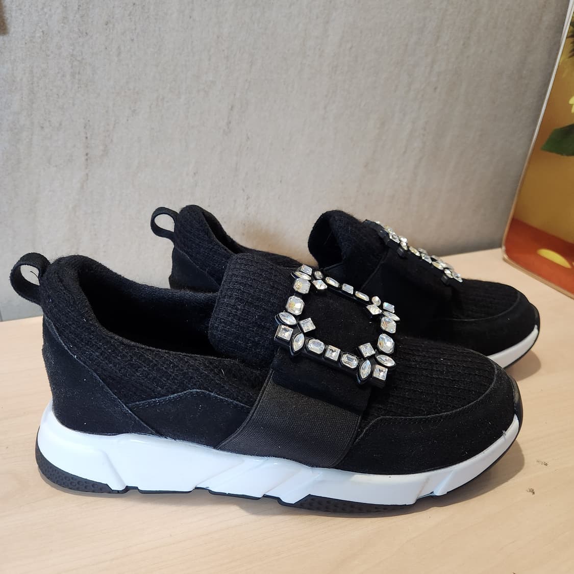 “블랙 니트✨ 주얼 스퀘어 버클 스니커즈 — LEAD HAND CRAFT 상품이미지2