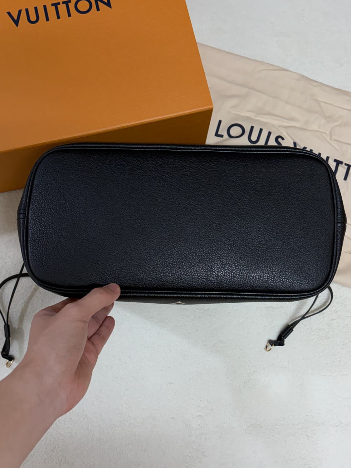 (새거급) 루이비통 앙프렝뜨 네버풀 MM 블랙 + 파우치 루이비통 가방 상품이미지4