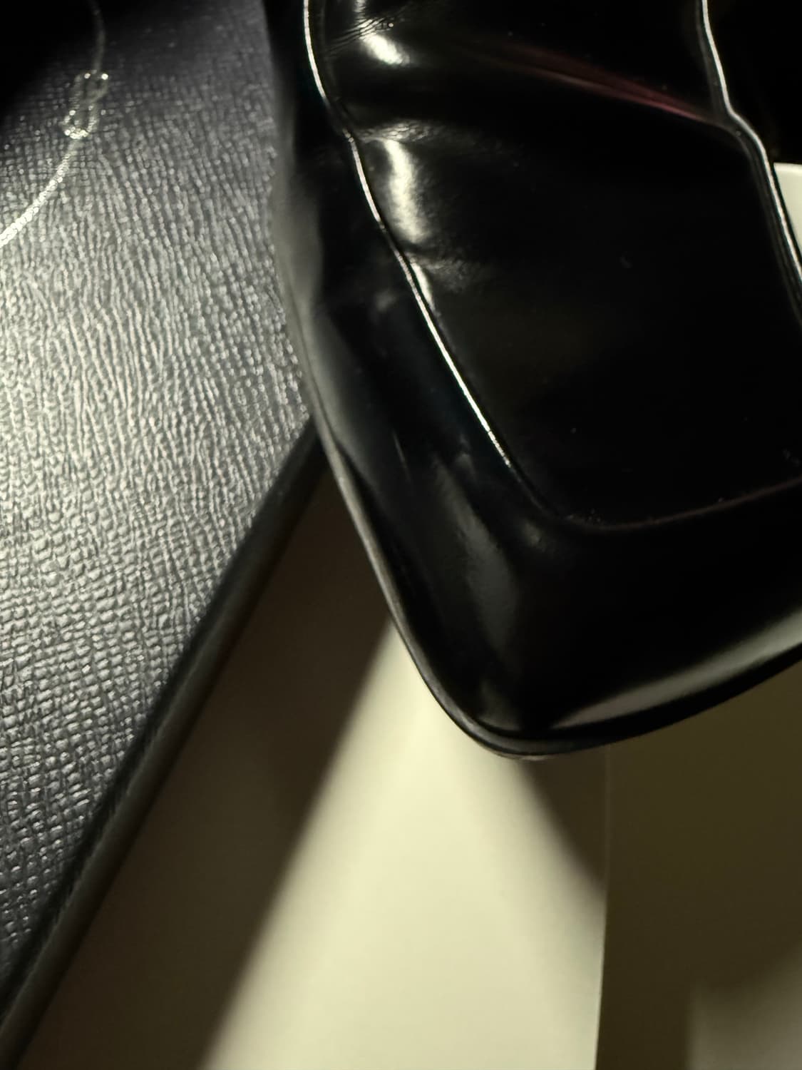 프라다 SS24 컬렉션 레이저 로퍼 상품이미지3