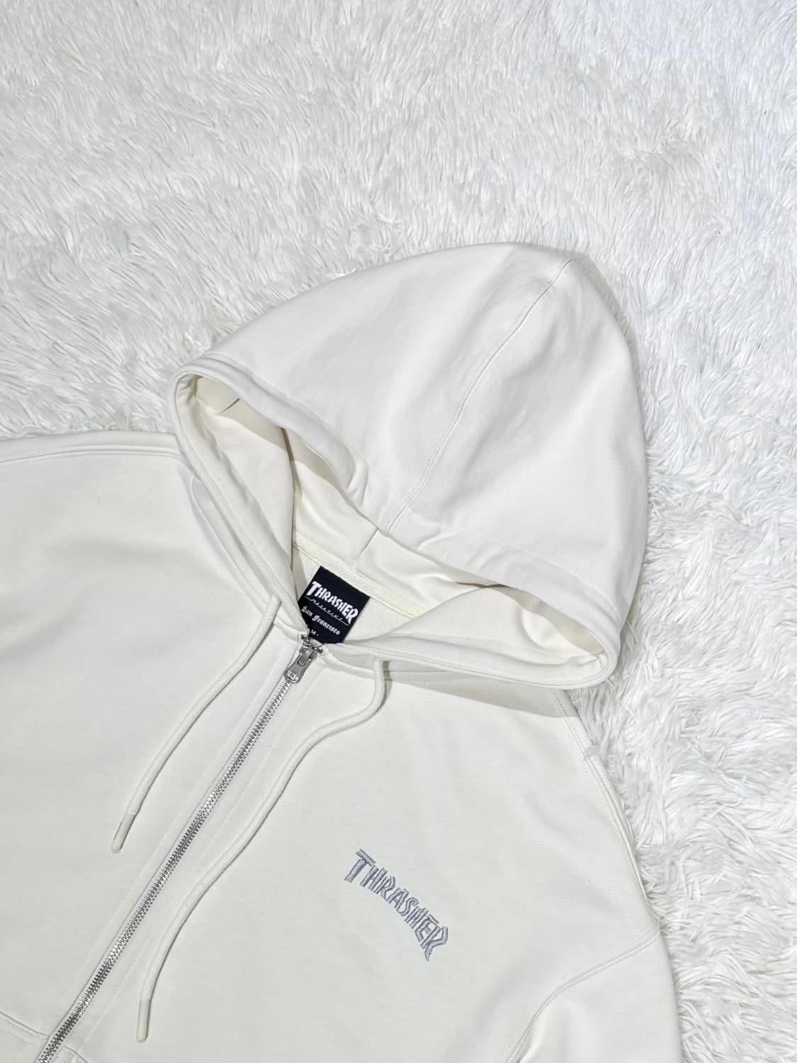 트레셔 빅로고 투웨이 크림 후드집업 상품이미지7