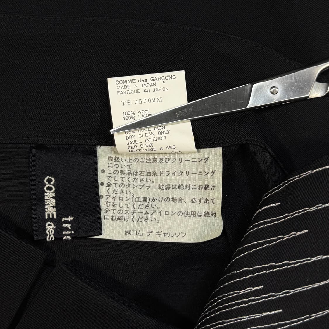 Stitch Pleated Black Skirt 상품이미지5