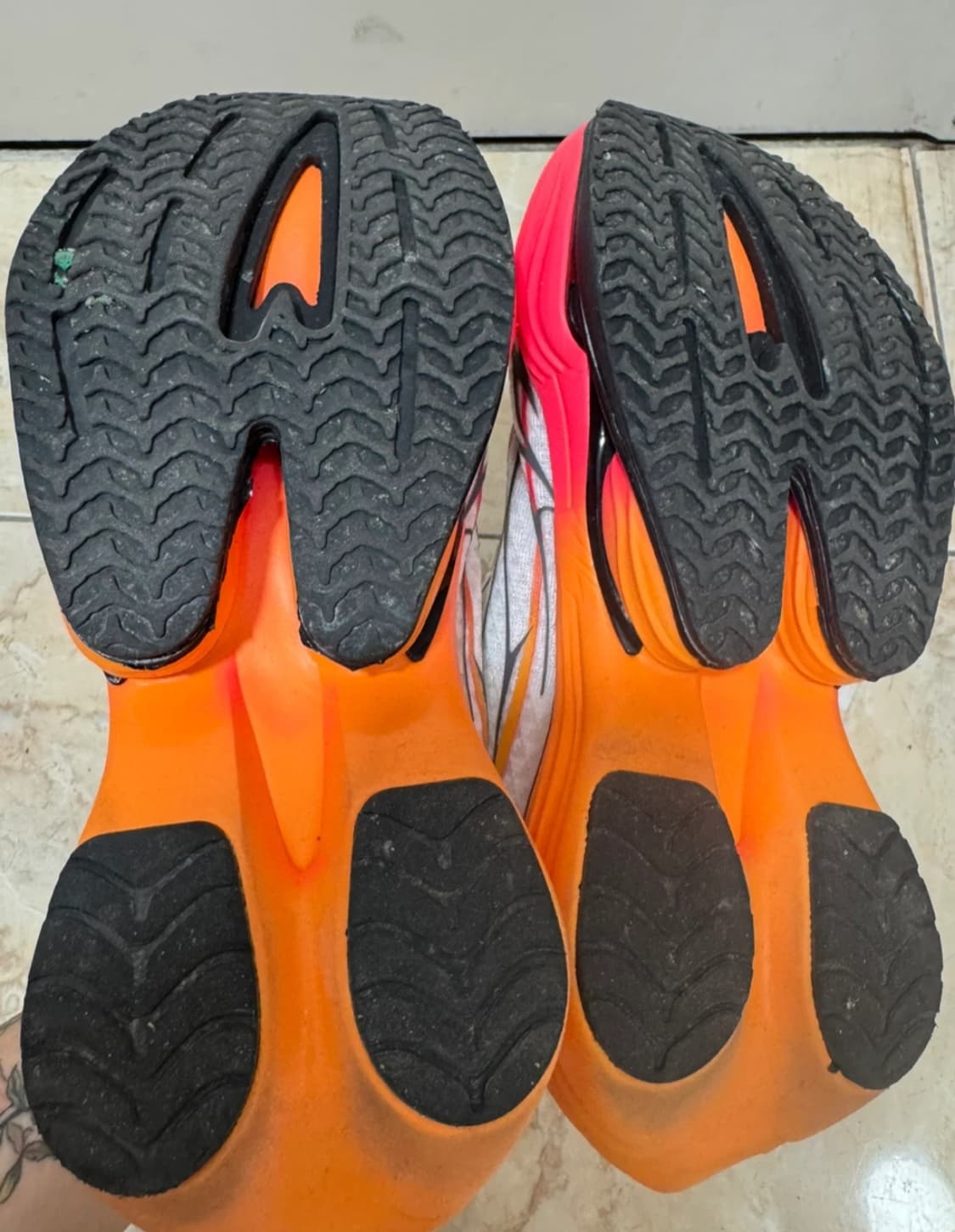 자동으로 달려지는 러닝화 250 10분미만 시착 상품이미지5