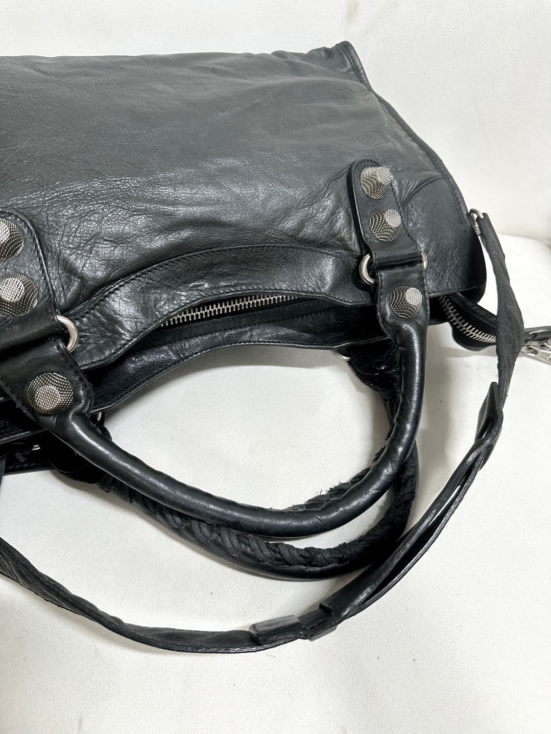 [A 정품] 발렌시아가 자이언트 시티 모터백 미디움 블랙 상품이미지5