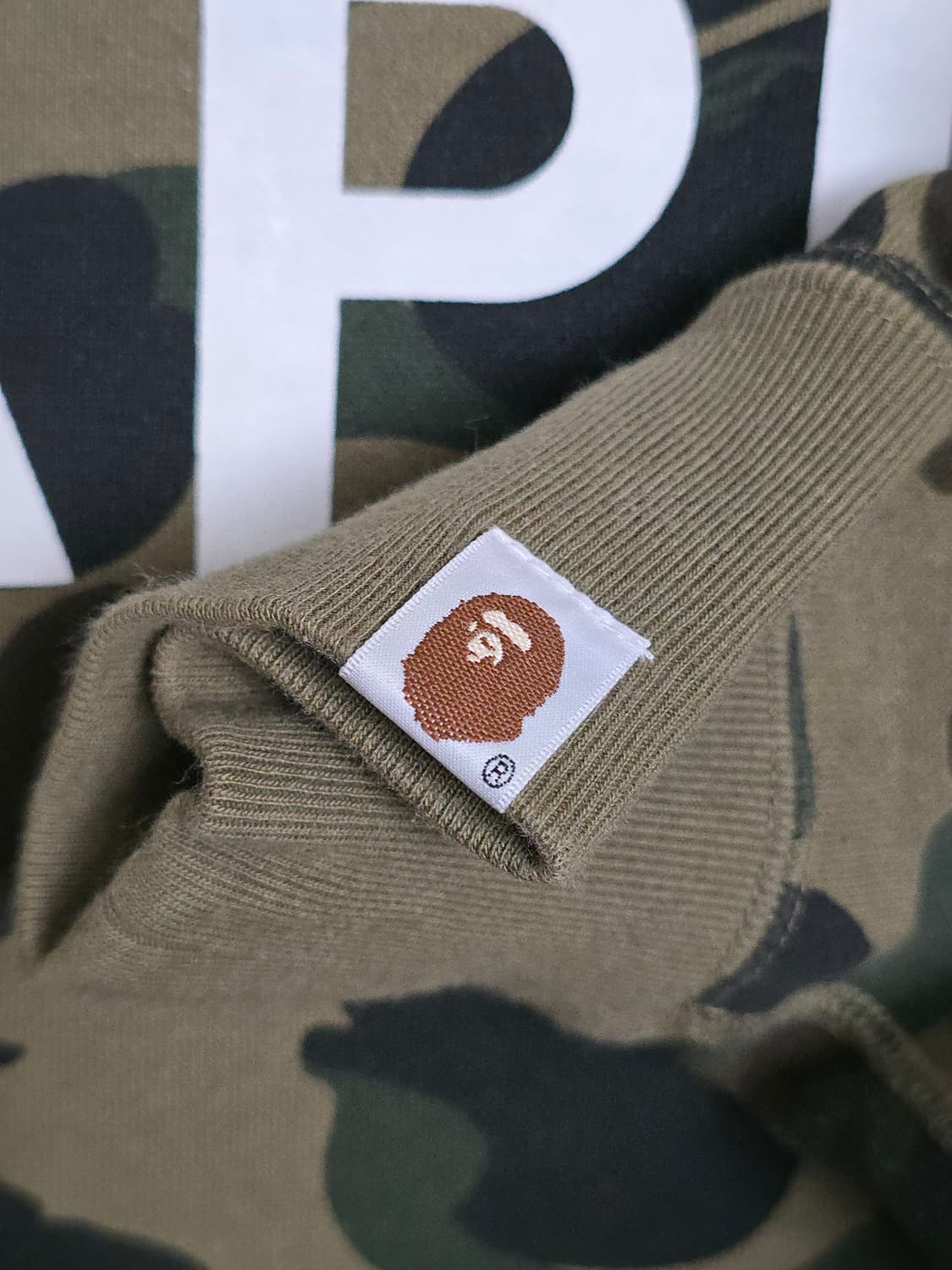 베이프 카모 맨투맨 상품이미지4