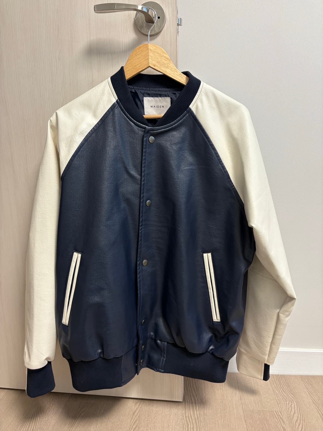 레더 바시티 자켓 상품이미지1