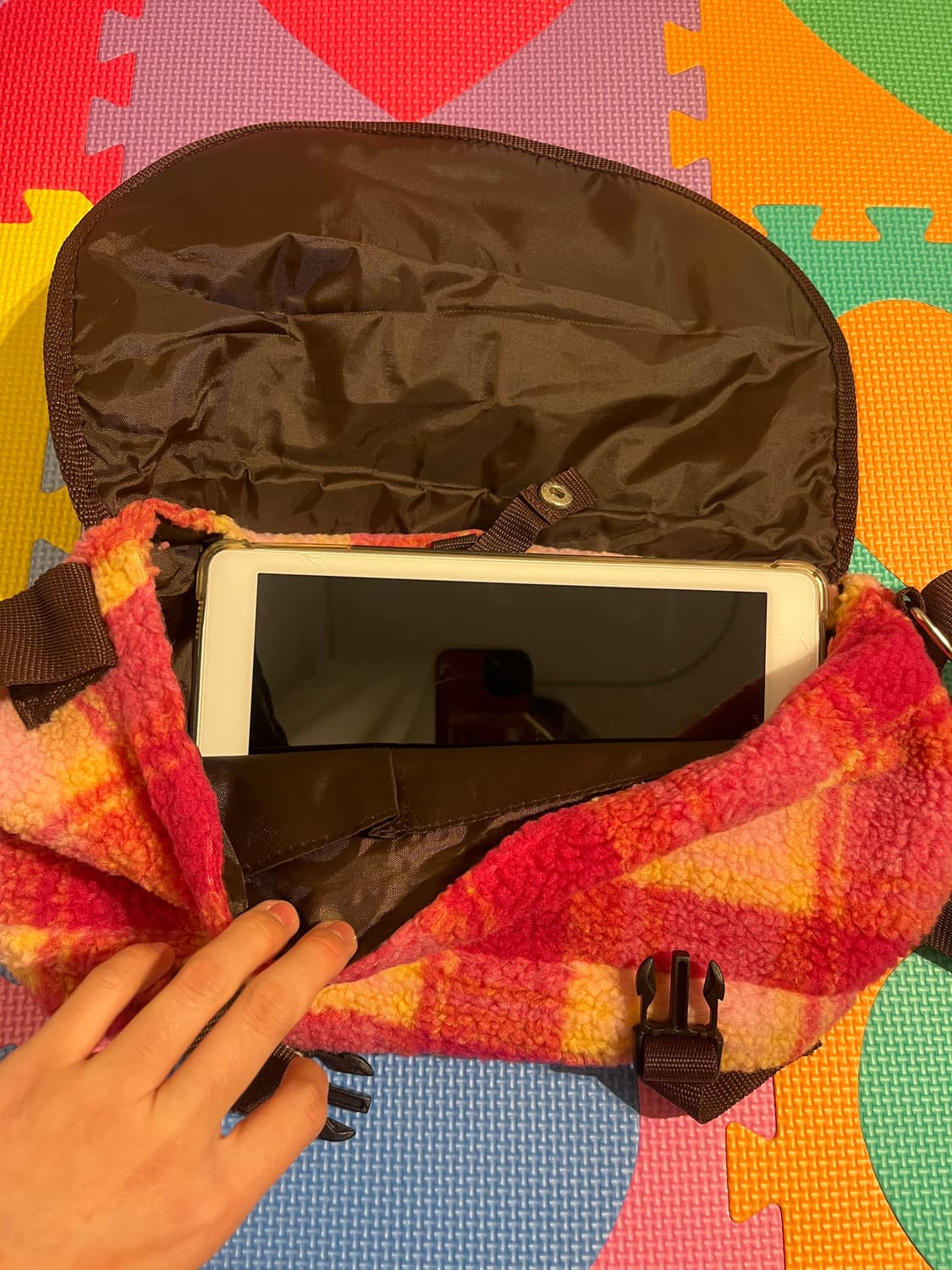 핑크옐로우 체크 뽀글이 메신저백 🐥 상품이미지6