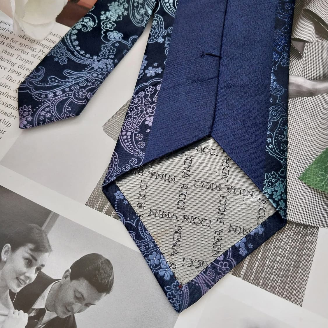 니나리치 실크 네이비 플라워 패턴 넥타이 9cm A등급 K1125
 상품이미지7