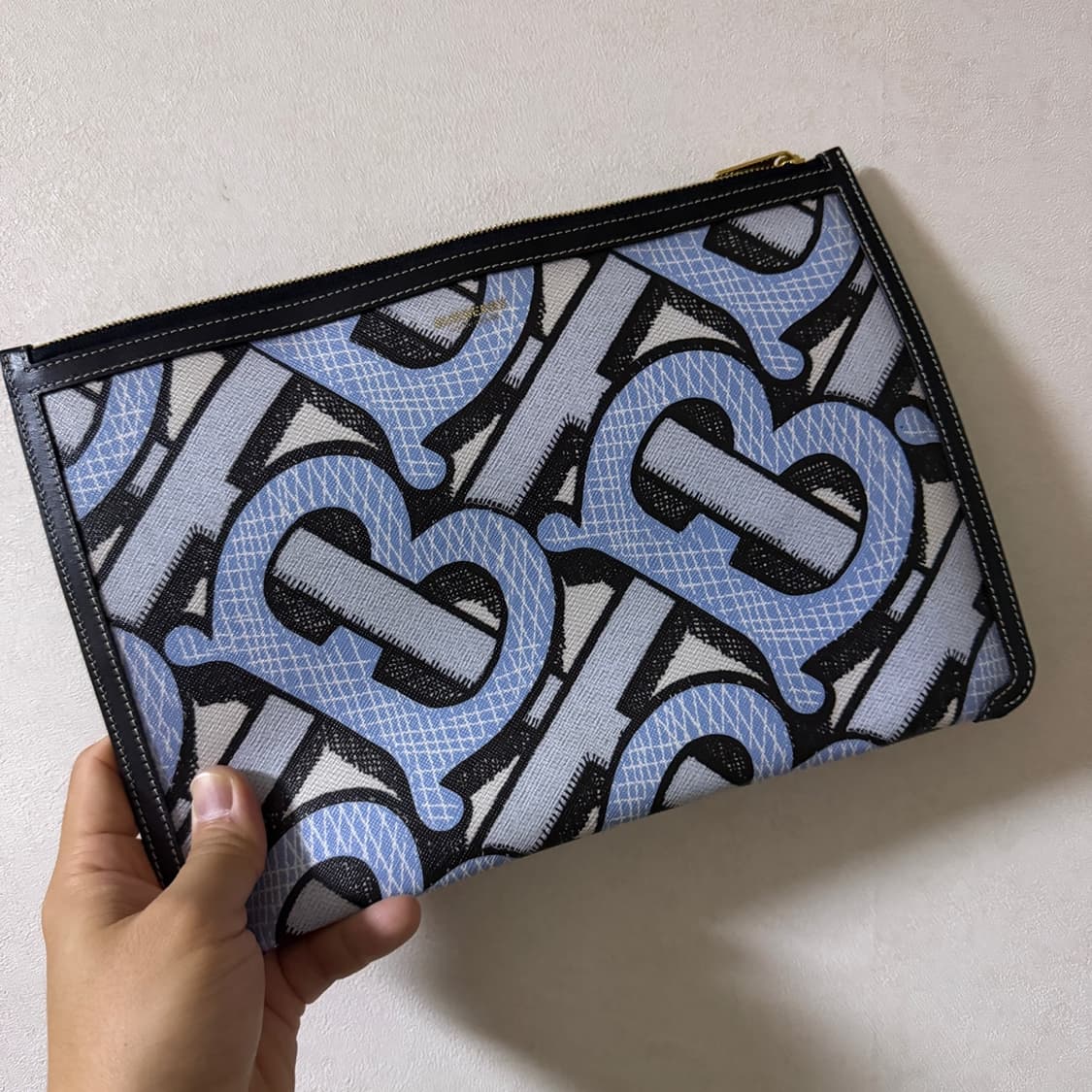 버버리 로고 패턴 클러치백 상품이미지2