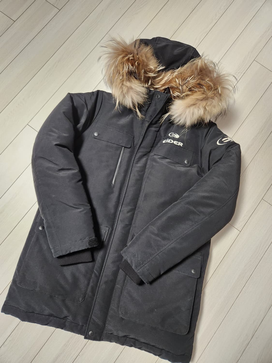 아이더 카라스3 다운패딩 자켓 사이즈90(s)

사용감 외에 오염하자없이 상품이미지1