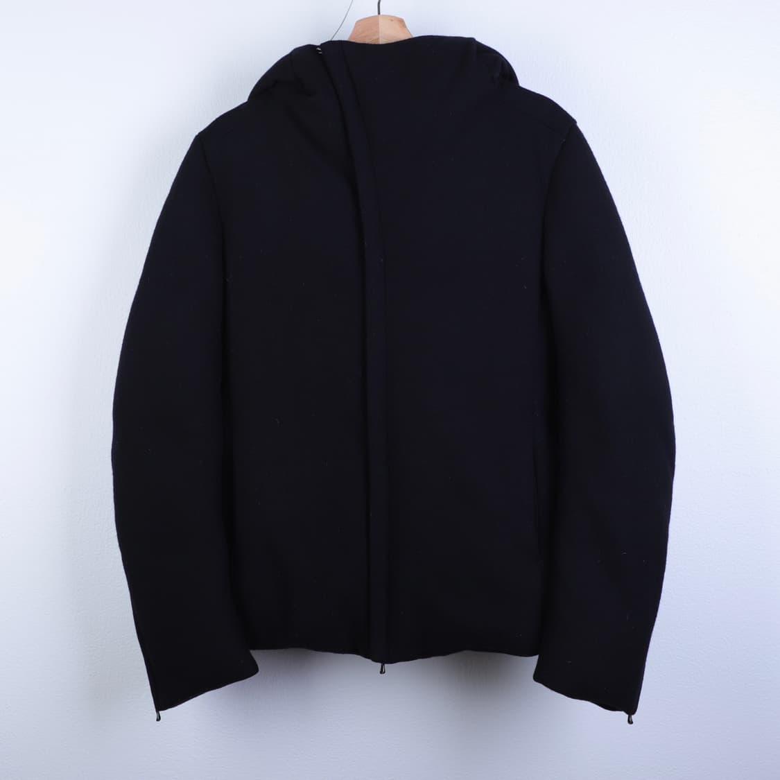 2 / Kazuyuki Kumagai 사선 집업 울 캐시미어 다운 패딩 상품이미지1