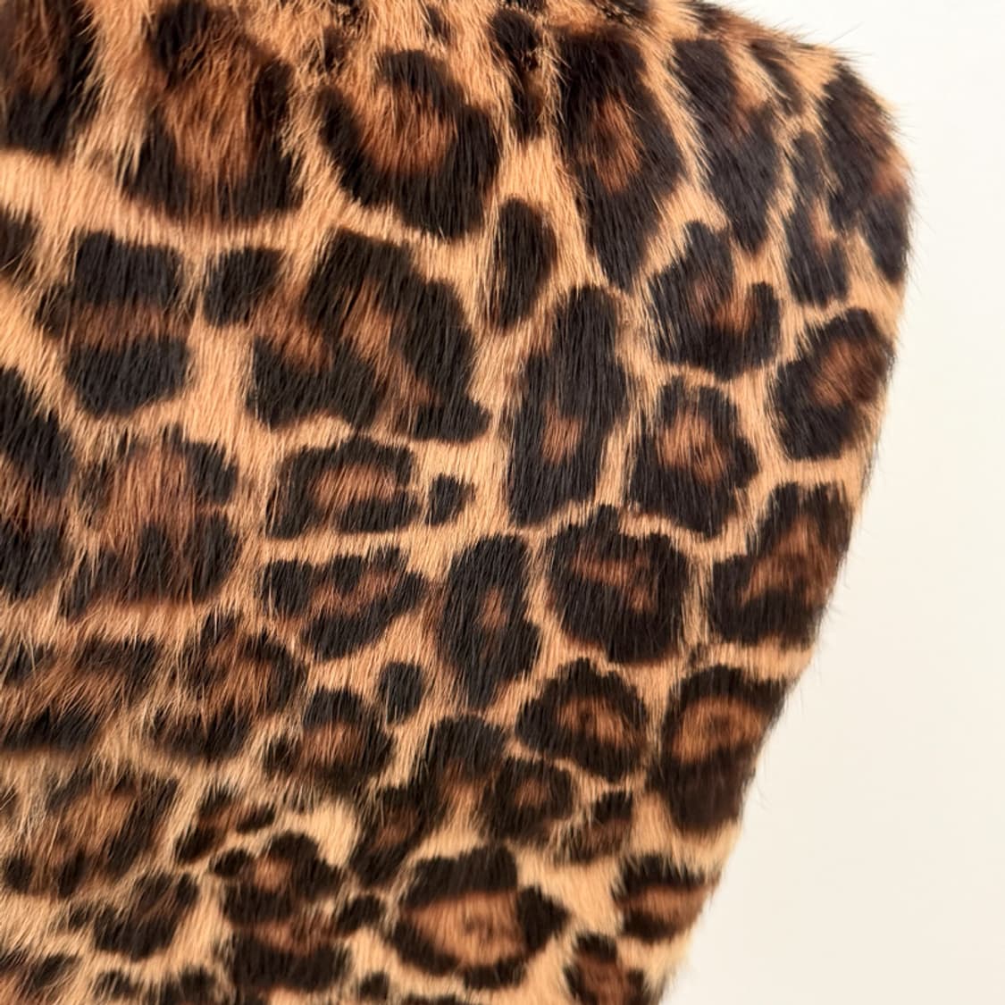 구찌 레오파드 호피 래빗 퍼 실크 머플러 숄 상품이미지6