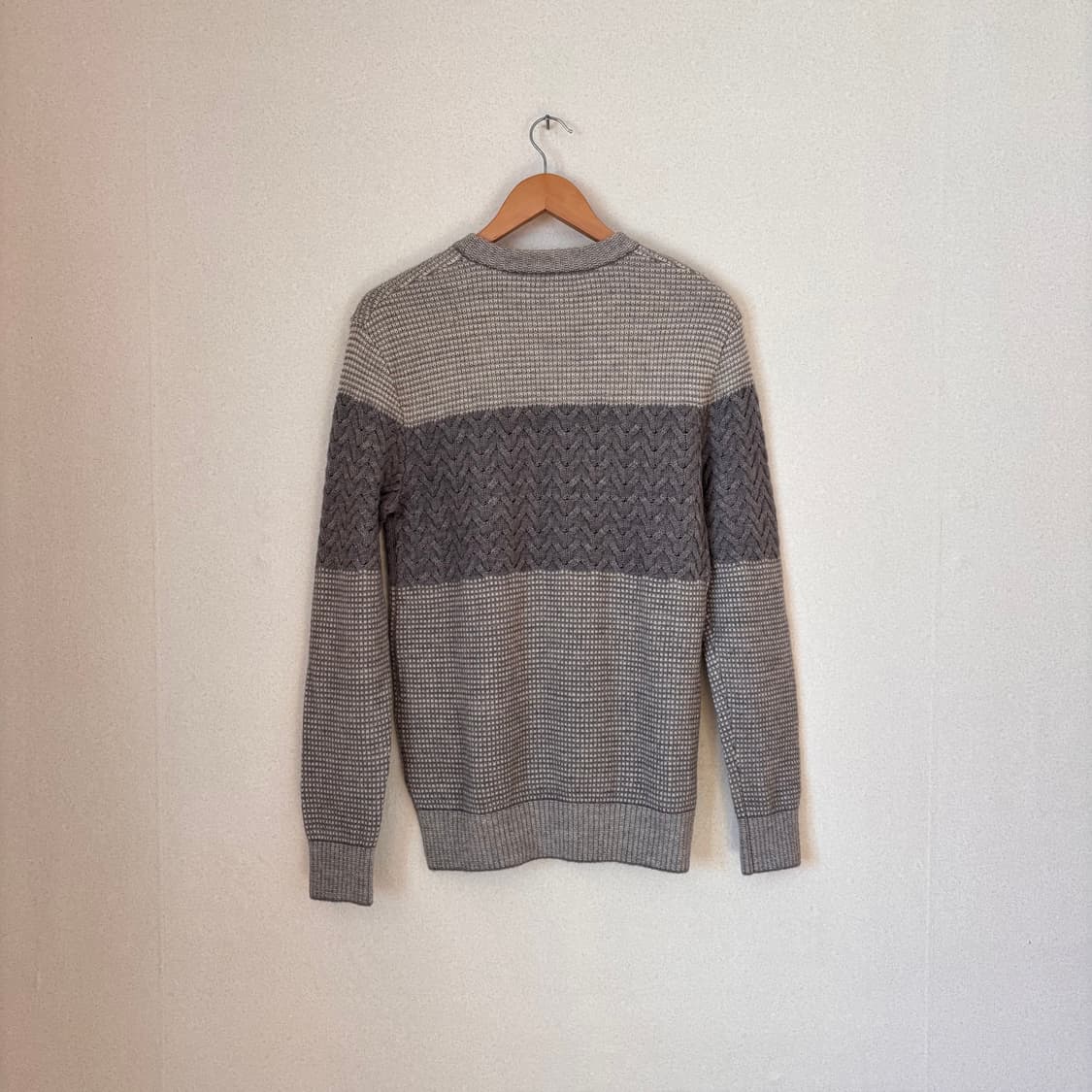 시리즈 에피그램 100 투톤 그레이 니트 스웨터  상품이미지1