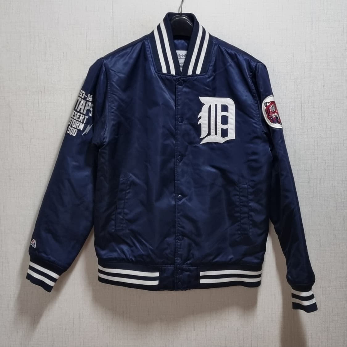 더블탭스 X 마제스틱 콜라보 디트로이트 바시티 벤치 자켓 상품이미지1