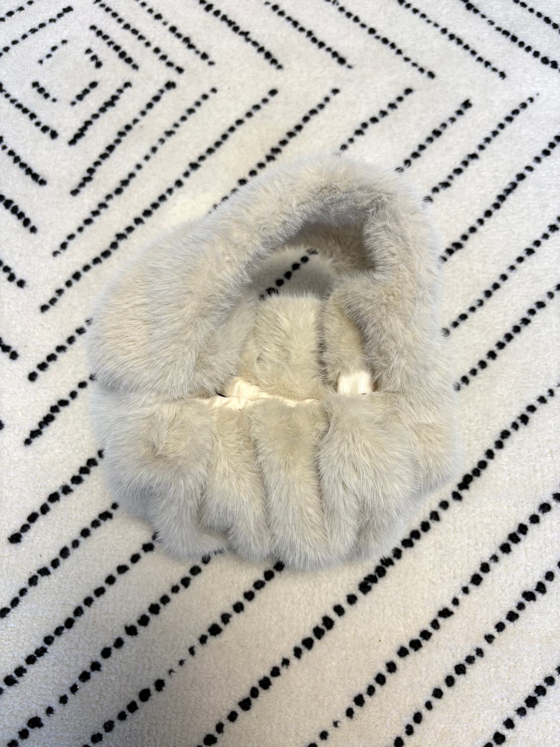 &other stories 앤아더스토리즈 플러피 만두백 상품이미지4