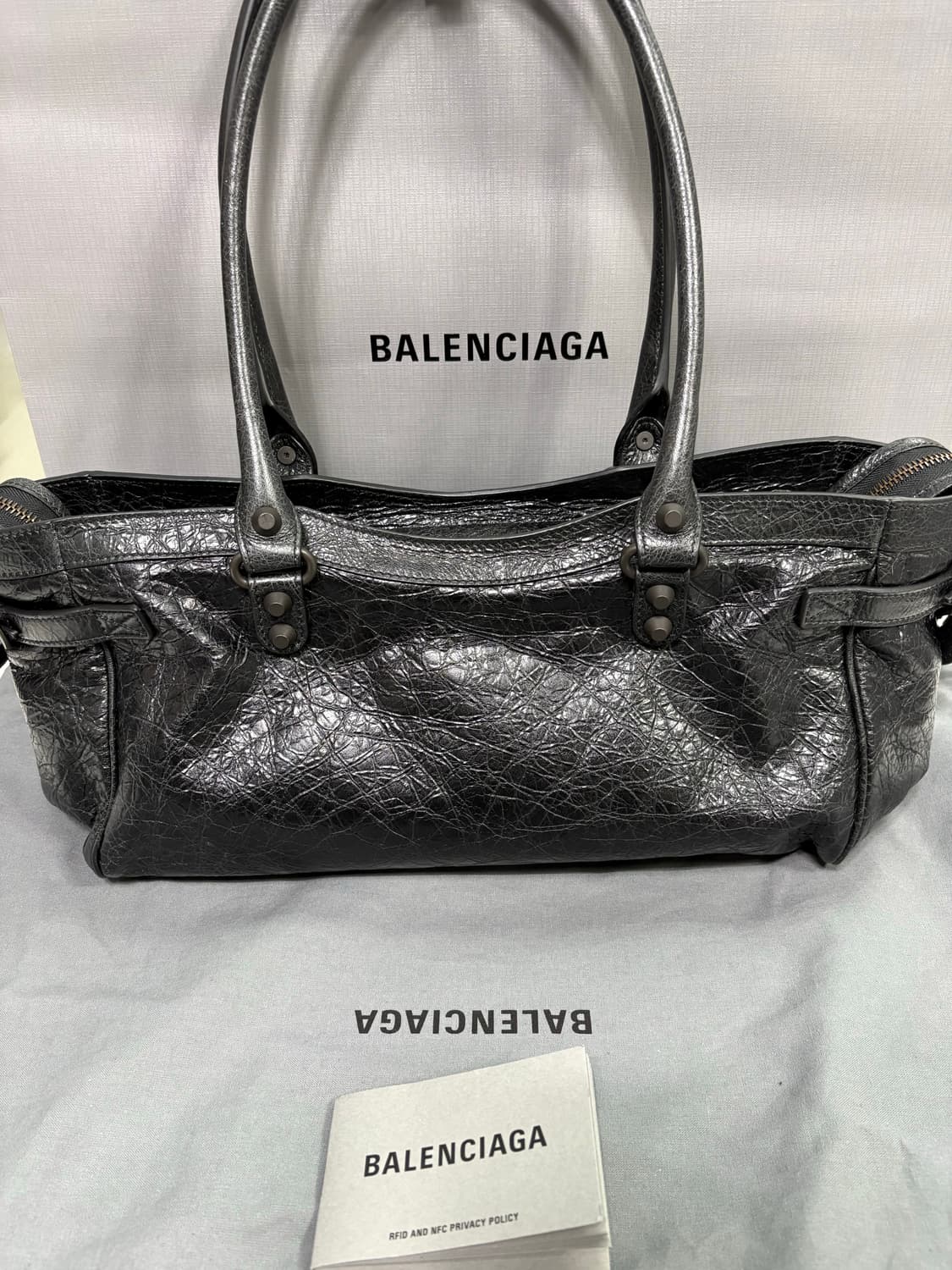 발렌시아가 르시티백 이스트 웨스트 블랙 상품이미지2