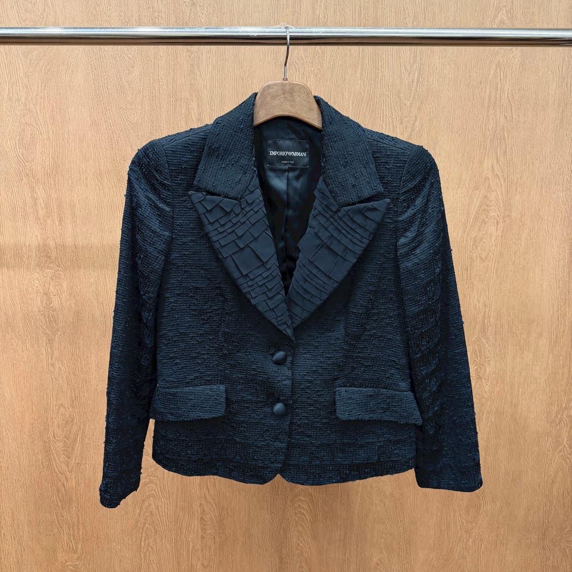 엠포리오 아르마니 긴팔 자켓 러플 레이어드 라펠 디테일 블랙 상품이미지2