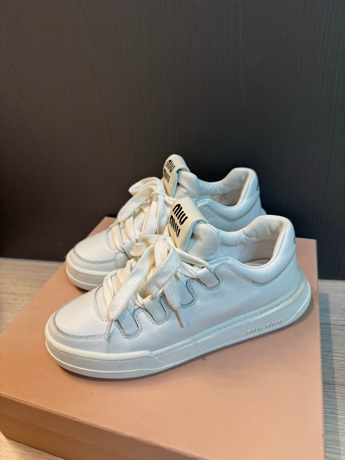 미우미우 화이트 스니커즈 38사이즈(정품) 상품이미지3