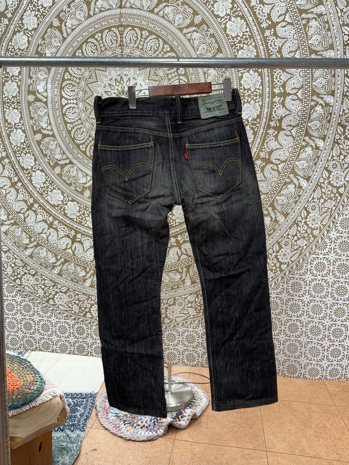 리바이스 523 스트레이트핏 워싱 흑청 데님팬츠  상품이미지5