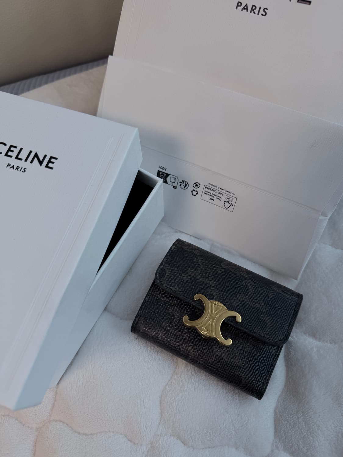 셀린느 트리옹프 캔버스 코인 컴팩트 윌렛 탄 지갑 상품이미지1