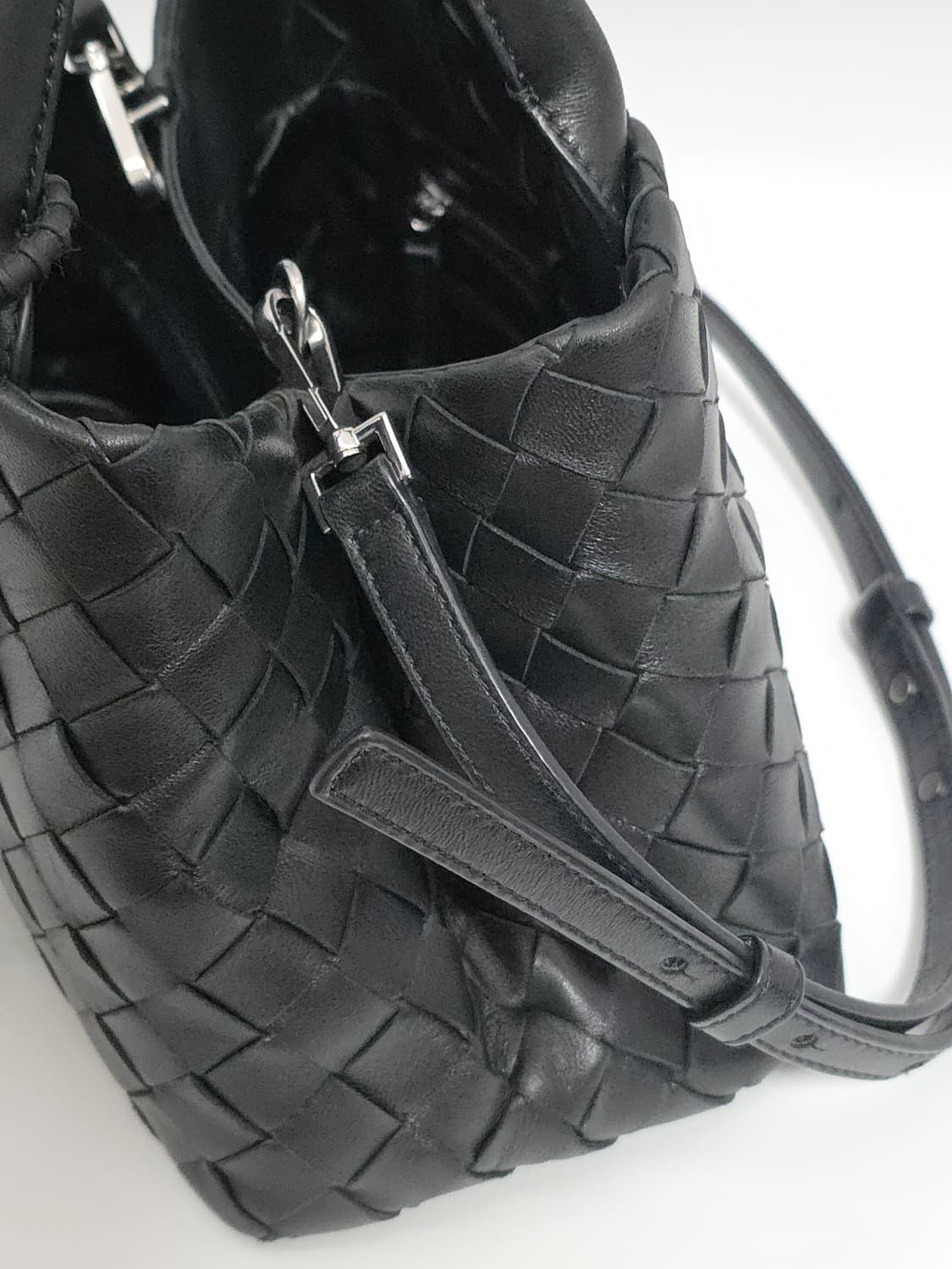 [내장칩]보테가베네타 인트레치아토 로마 토트백 블랙 상품이미지7