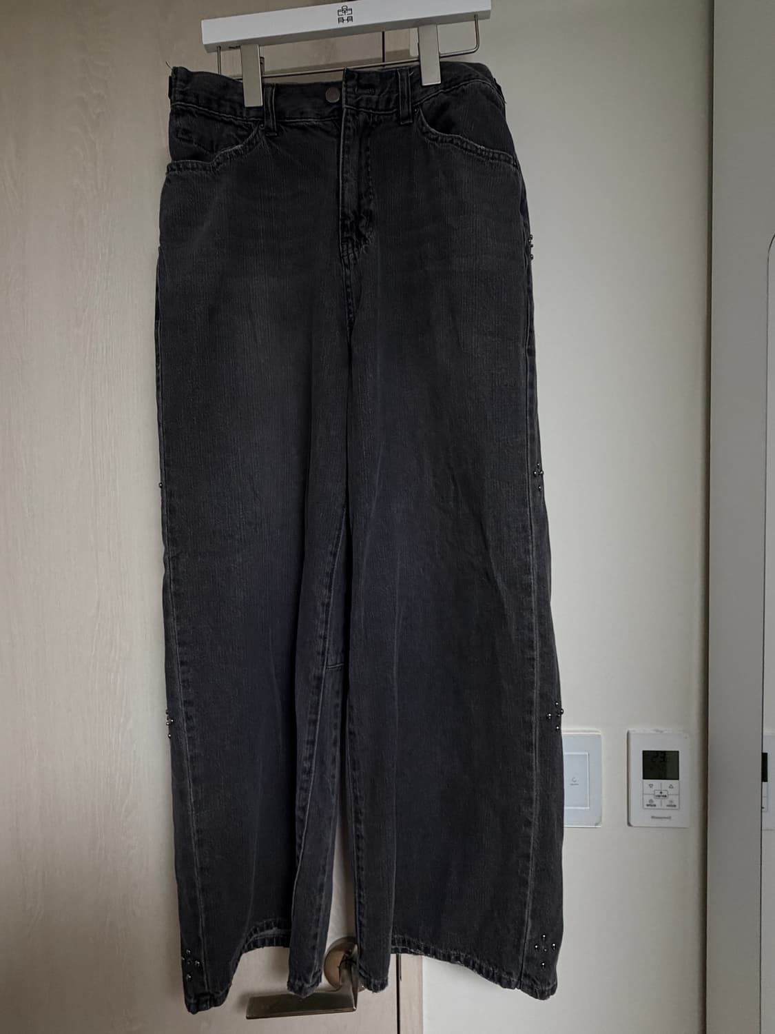 3)폴리테루 고시마 데님 팬츠 리벳 플라워 워시드 블랙 상품이미지1