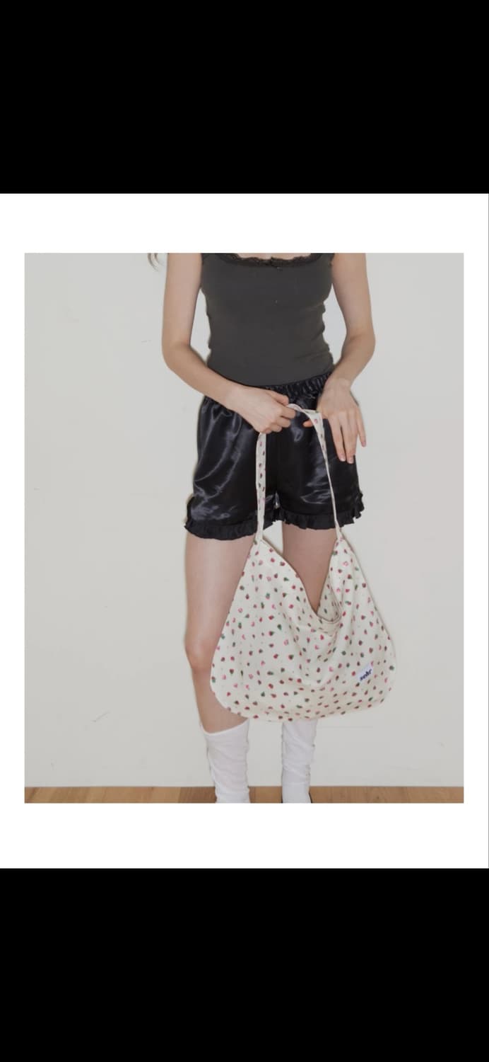 세르 sehr 딸기 패턴 가방 상품이미지3
