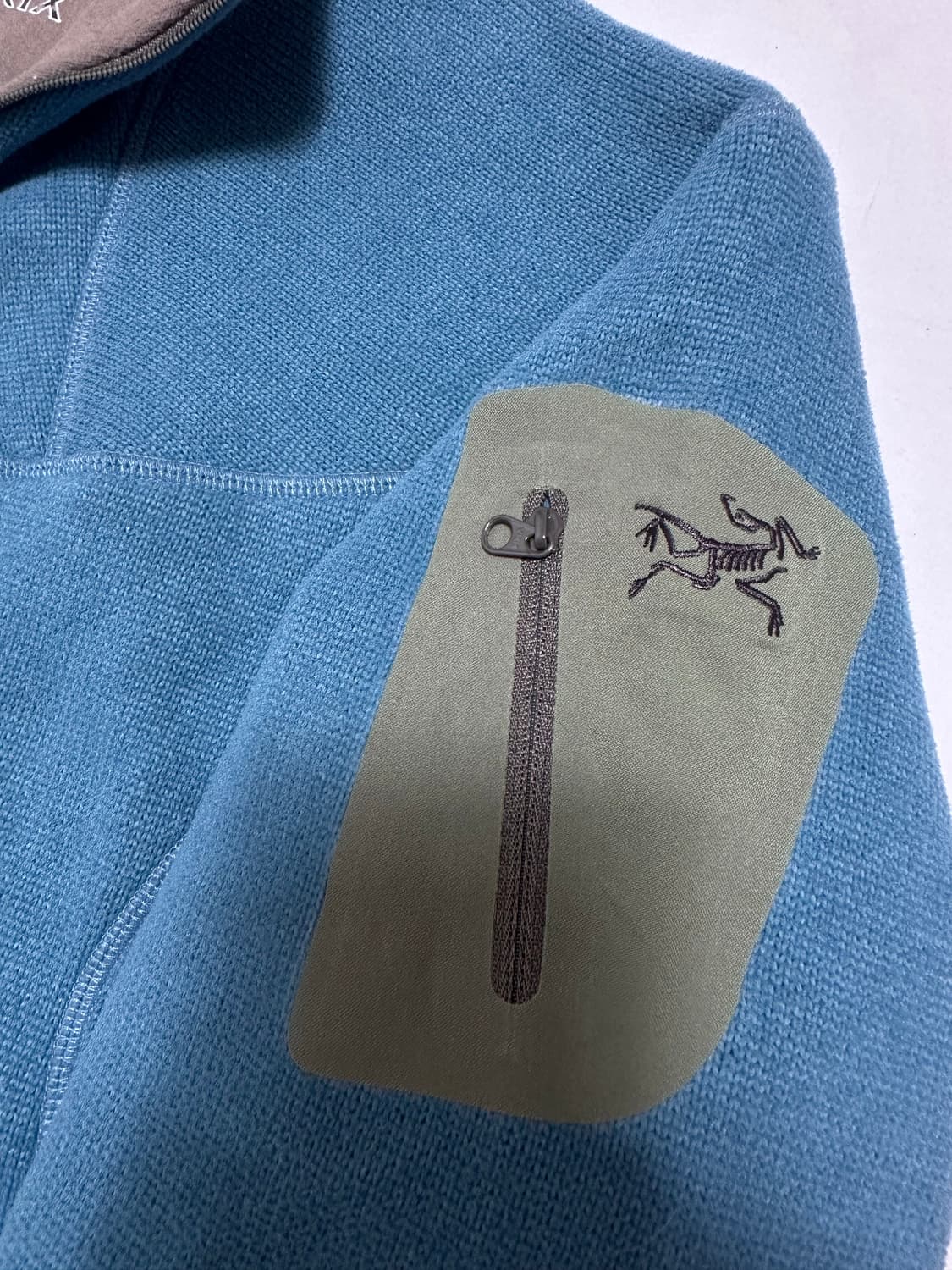 아크테릭스 스카이블루 풀오버 자켓 상품이미지4