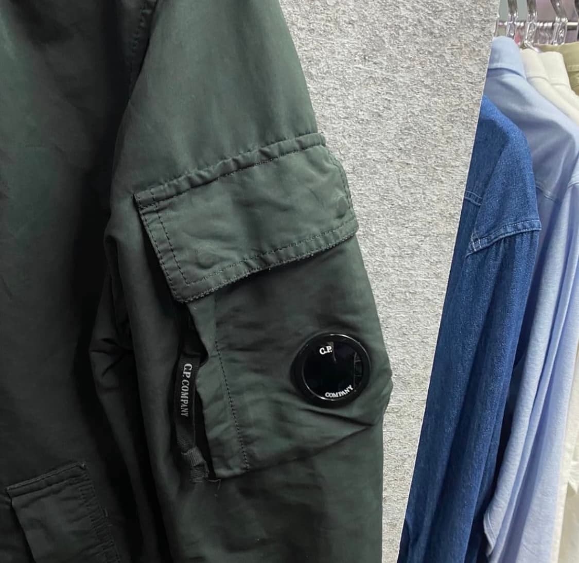 cp컴퍼니 사이드 포켓 블루종 상품이미지4