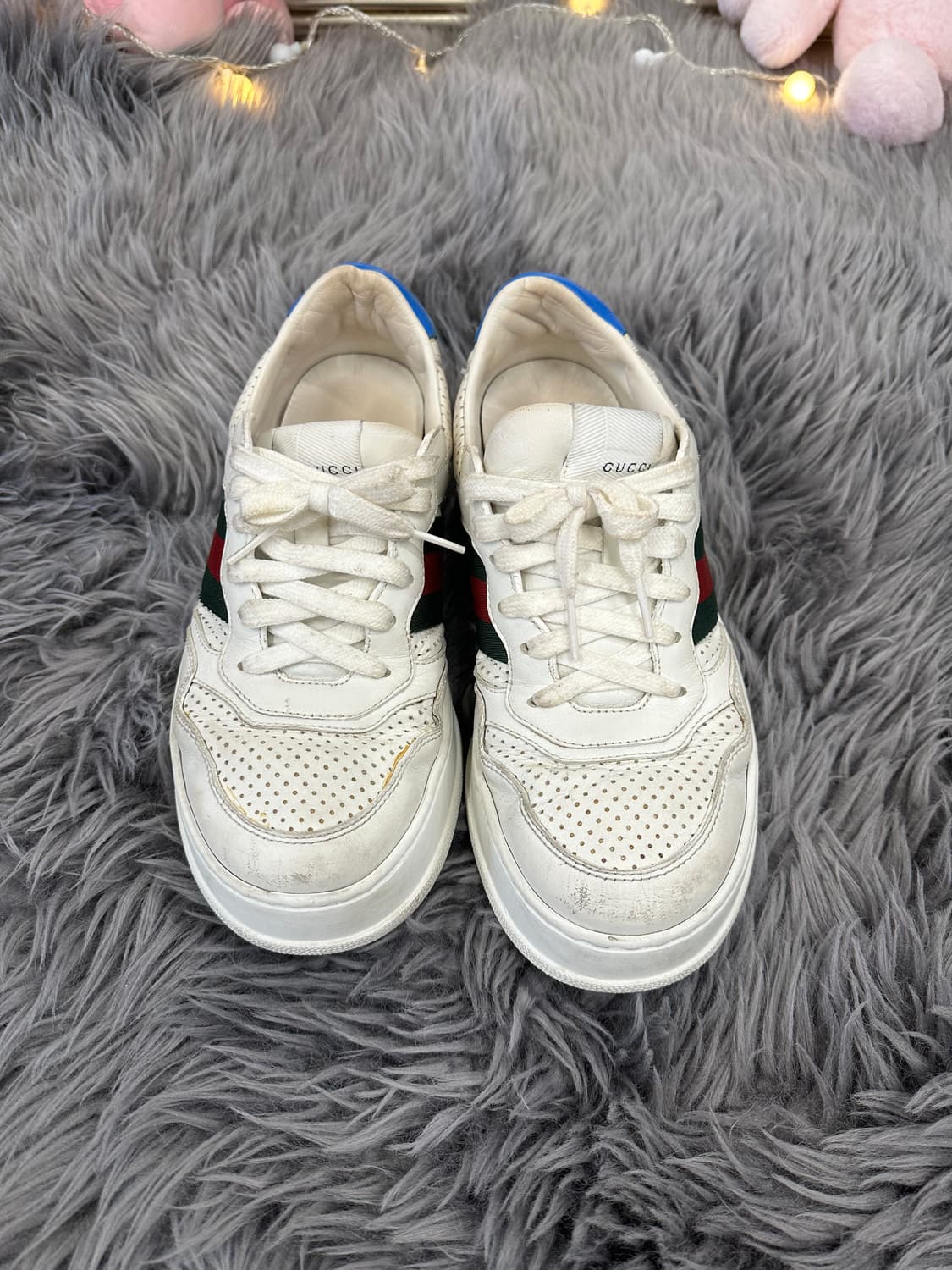 GUCCI 구찌 웹 엠보싱 스니커즈 상품이미지1