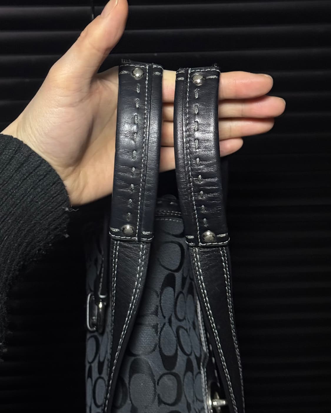 코치 시그니처 로고 패턴 블랙 가죽 버클 숄더백 고스 펑크 갸루 락시크 상품이미지5
