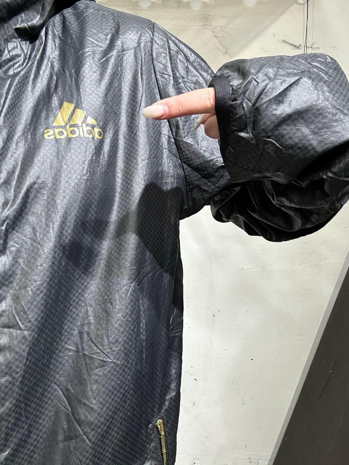 아디다스 블랙 골드 로고 후드 바람막이 자켓 L 상품이미지4