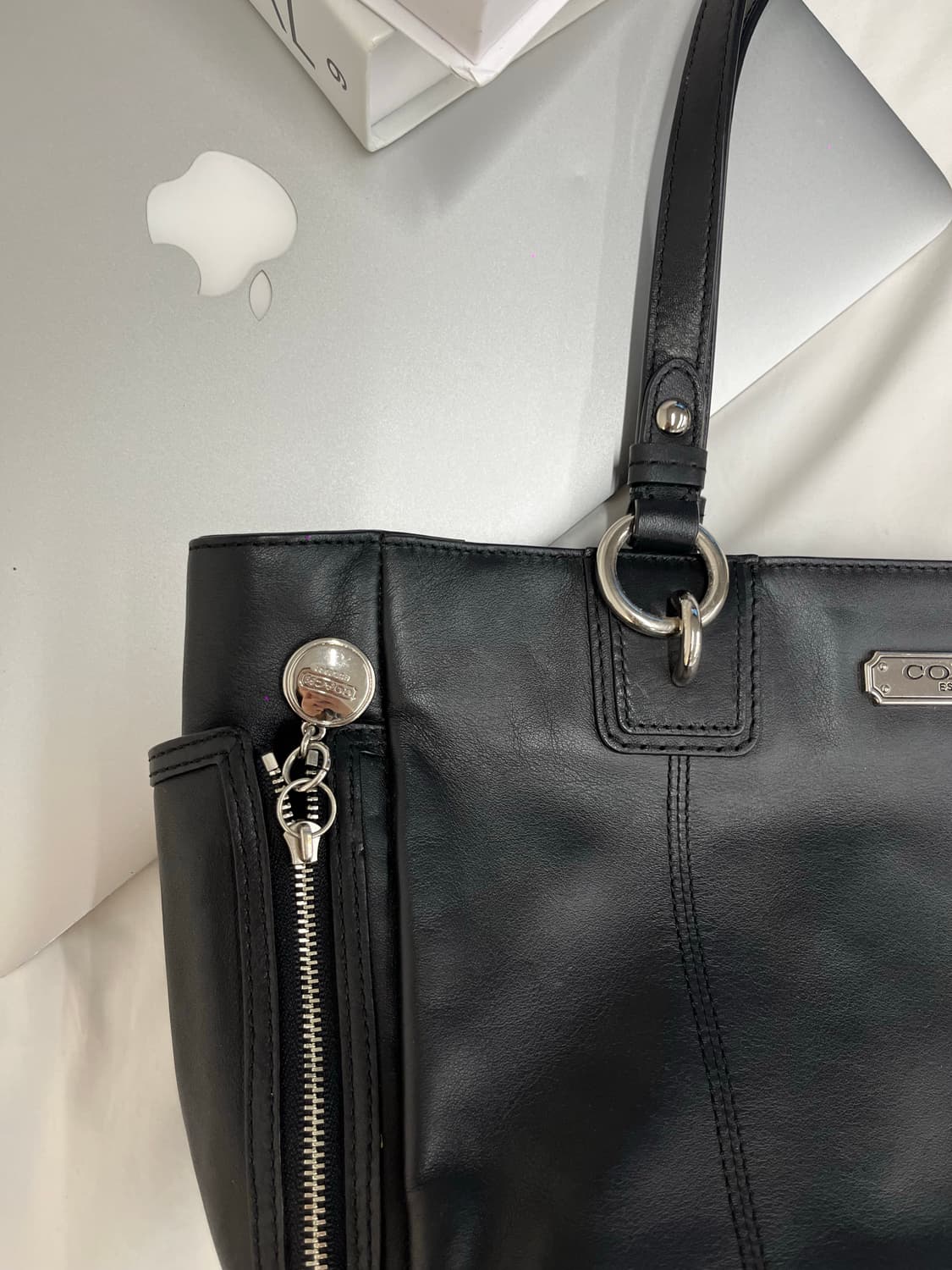 Coach Black Square Shoulder Bag 상품이미지6