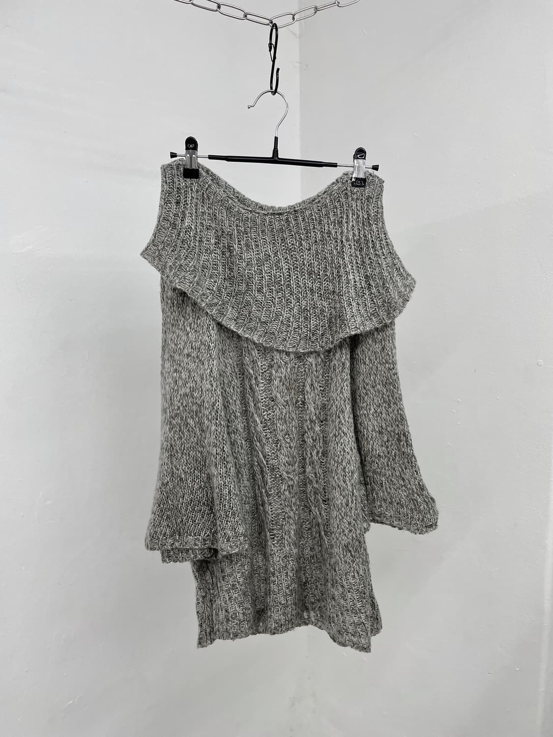 그레이 오프숄더 여리 니트 🩶 상품이미지3