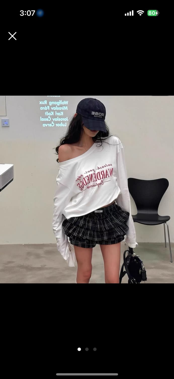 비대칭 오프숄더 맨투맨 상품이미지1