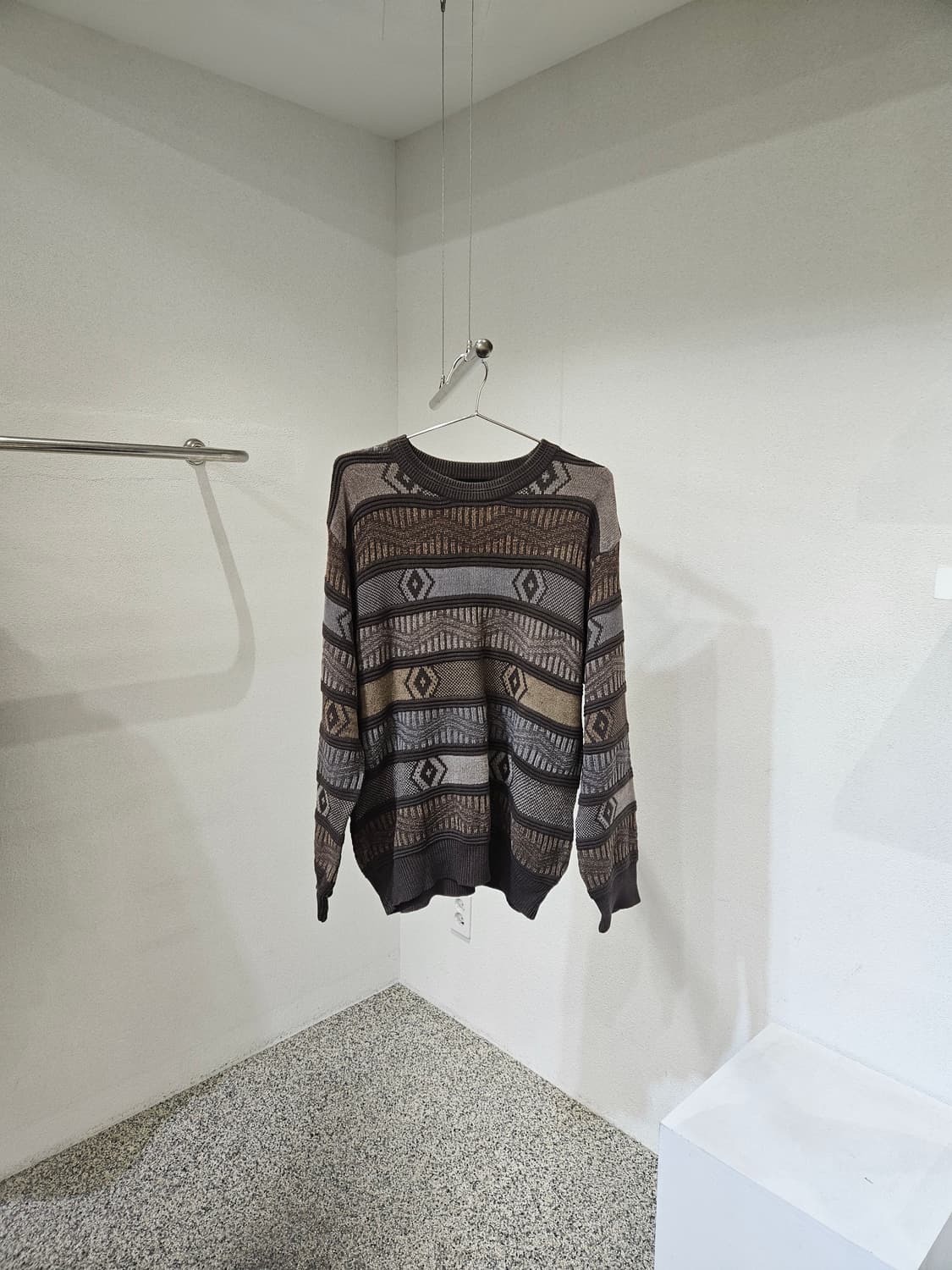 골든이글 패턴 니트 상품이미지1