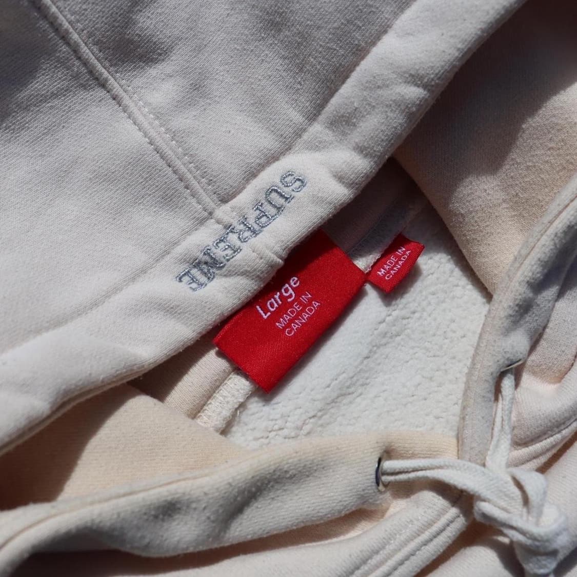 슈프림 아이즈 후드티 내츄럴 상품이미지3