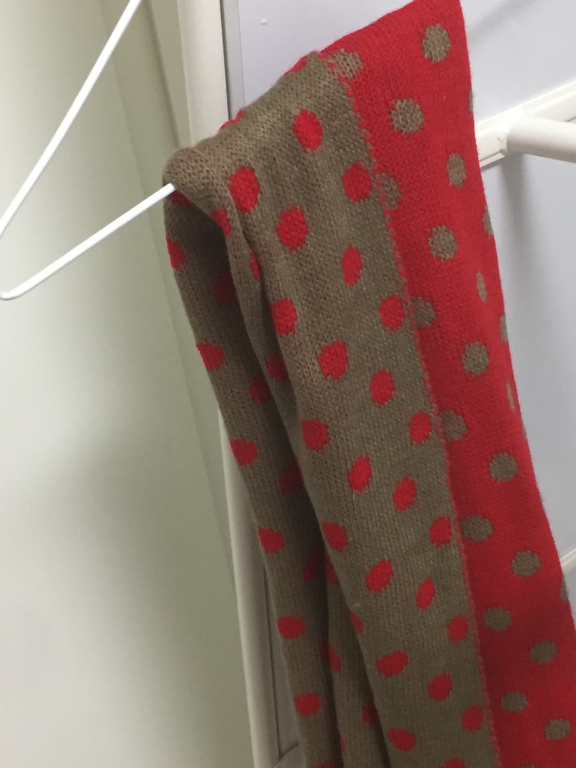 스파오 레드 도트 머플러 상품이미지2