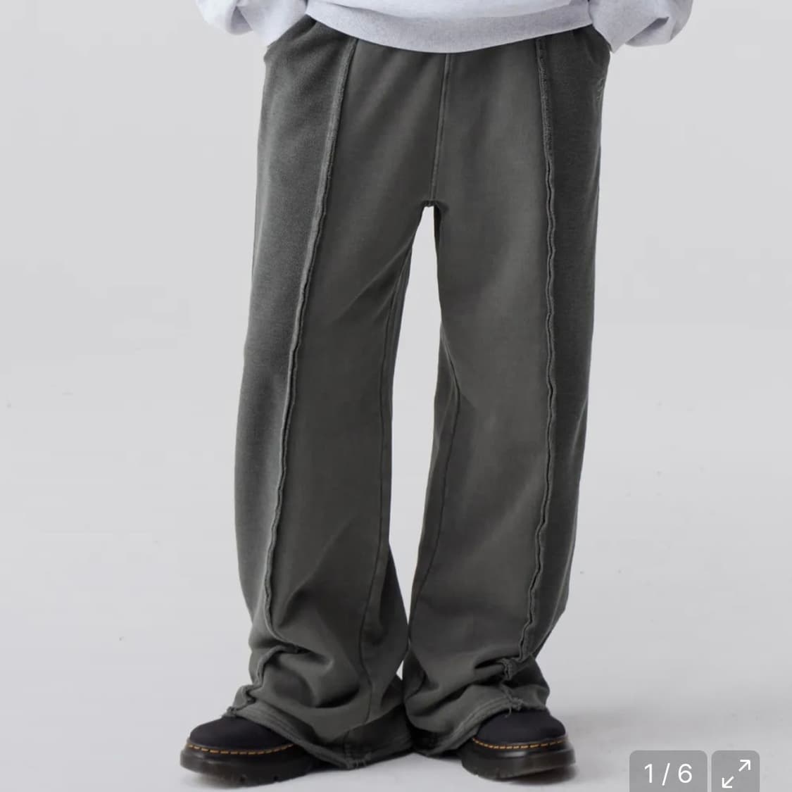 코드그라피 피그먼트 리버스 배색 트레이닝 팬츠_차콜 상품이미지1